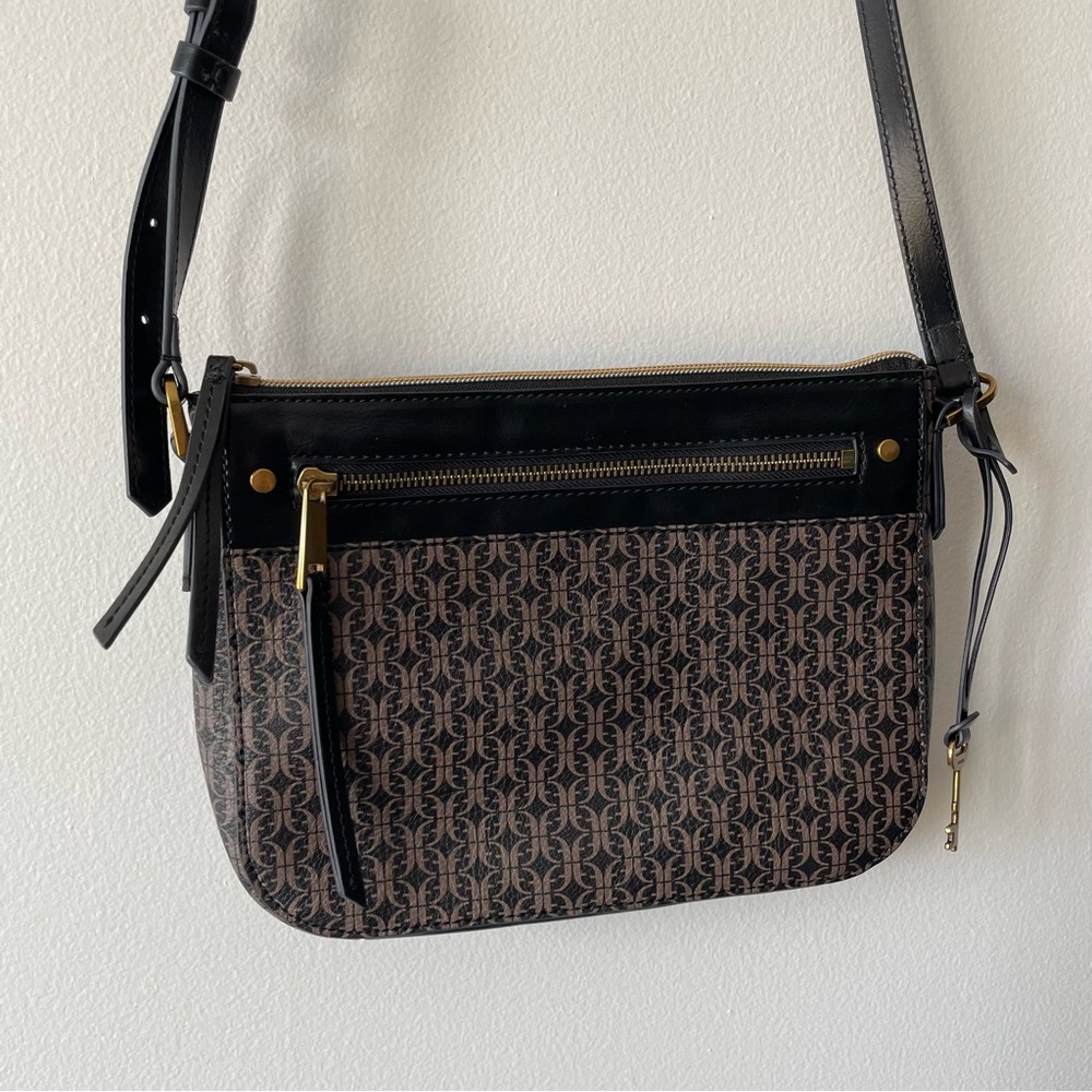 Fossil Farrah Crossbody Bag Purse Black & Brown Monogram Pattern Brass Key Charm